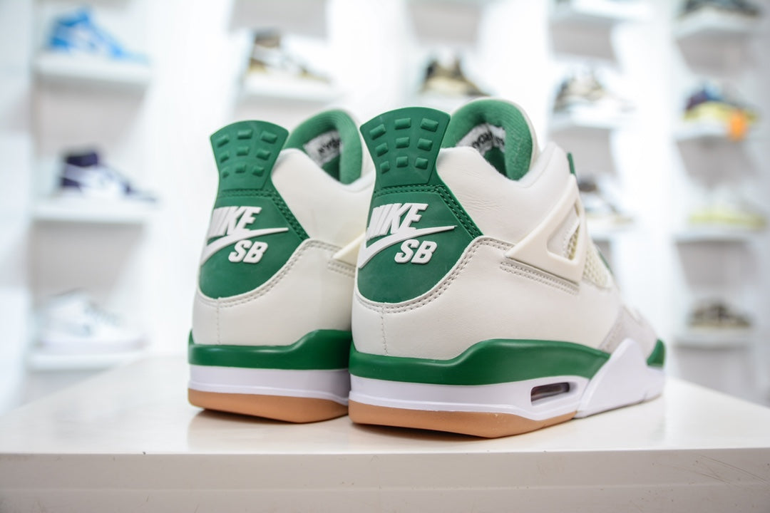 Nike SB x Air Jordan 4 "Pine Green"