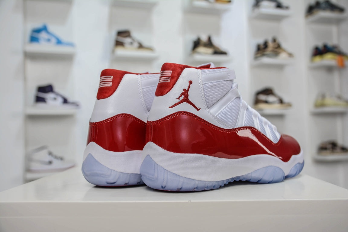 Air Jordan 11 Retro "Varsity Red"