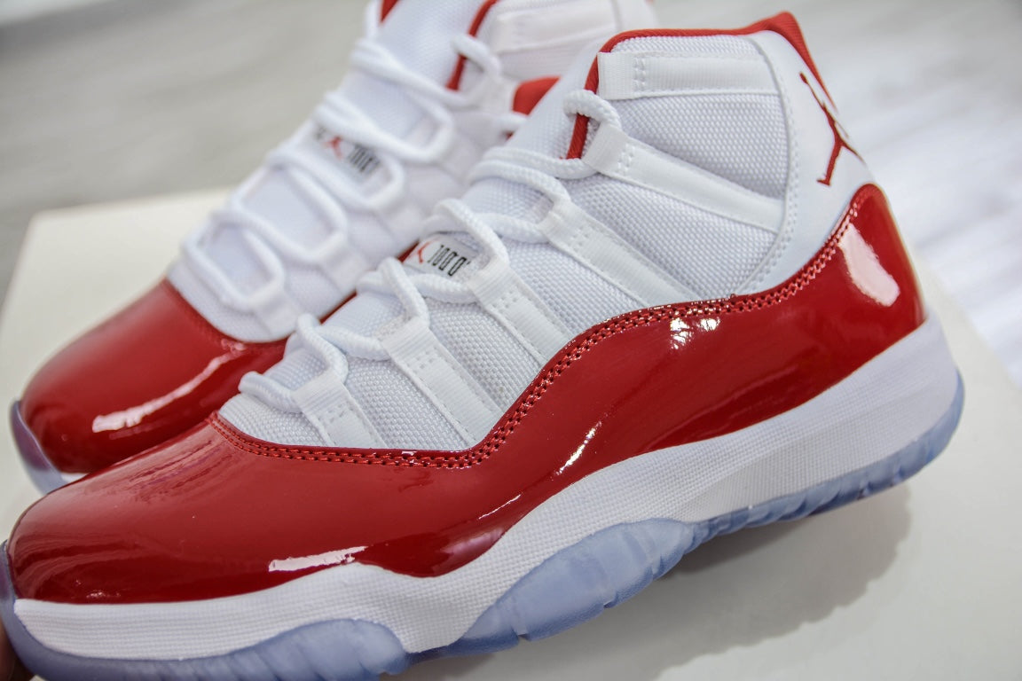 Air Jordan 11 Retro "Varsity Red"