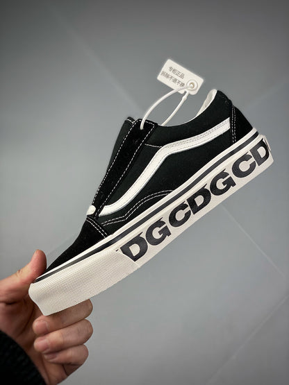 CDG x Vans Vault OG Old Skoll LX